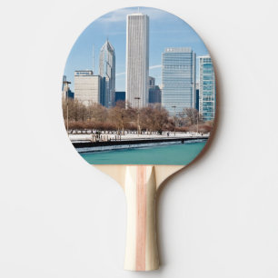 Chicago-Skyline über gefrorenem Michigansee Tischtennis Schläger