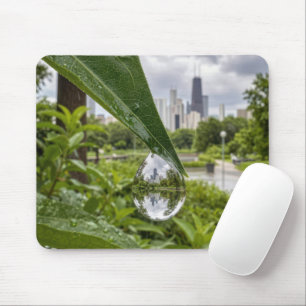 Chicago-Stadt gespiegelt in einem Regentropfen Mousepad