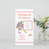 Chick and Balloons Kindergarten Abschluss Ankündigung (Stehend Vorderseite)