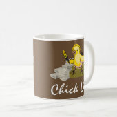 Chick Lit Writer with Paper and Feather Quill Kaffeetasse (VorderseiteRechts)