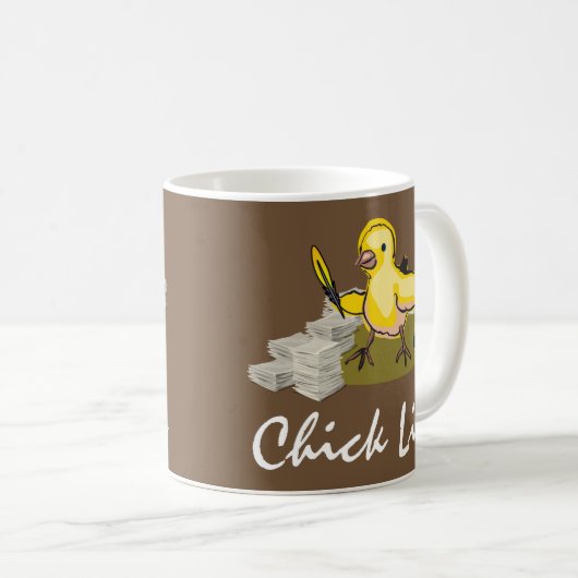 Chick Lit Writer with Paper and Feather Quill Kaffeetasse (VorderseiteRechts)