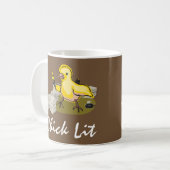 Chick Lit Writer with Paper and Feather Quill Kaffeetasse (Vorderseite Links)