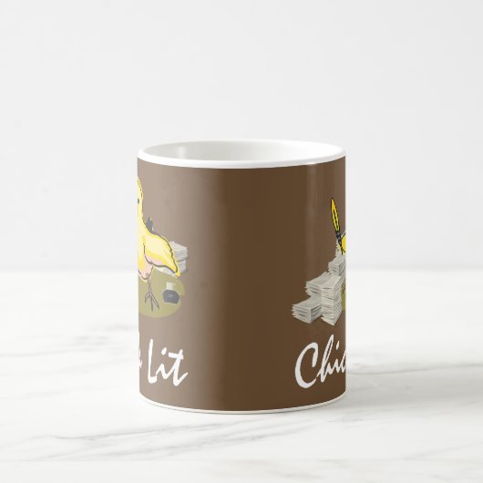 Chick Lit Writer with Paper and Feather Quill Kaffeetasse (Mittel)