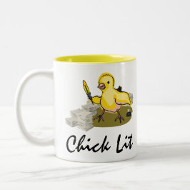Chick Lit Writer with Paper and Feather Quill Zweifarbige Tasse