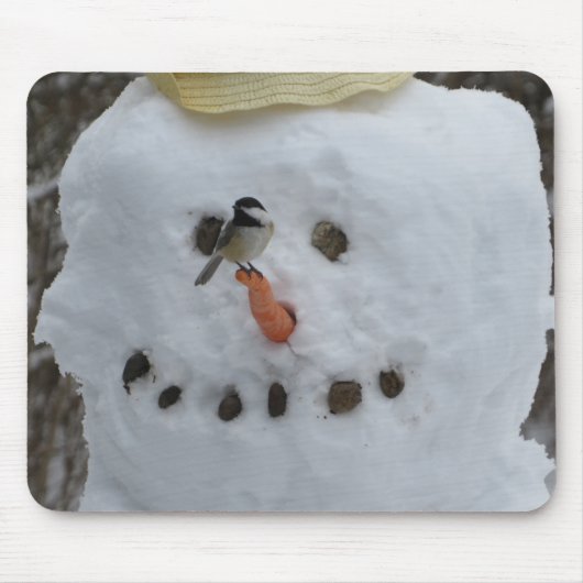 Chickadee auf Snowman Carrot Nose Mousepad (Vorne)