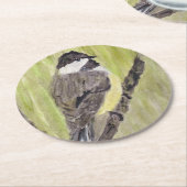 Chickadee Bird mit schwarzer Kappe - Acrylmalerei. Runder Pappuntersetzer (Angewinkelt)