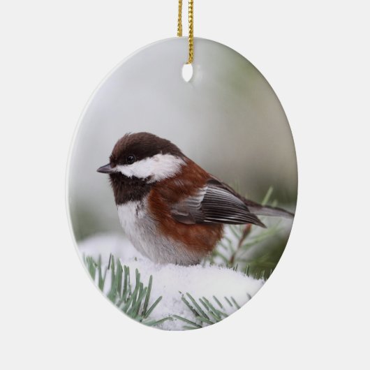 Chickadee im Schnee Keramikornament (Rechts)