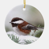 Chickadee im Schnee Keramikornament (Vorne)