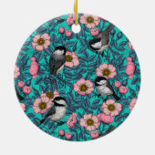 Chickadee in der Keramik der wilden Rose Keramik Ornament (Hinten)