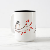 Chickadee mit roten Beeren - Single-Niederlassung Zweifarbige Tasse (Vorderseite Links)