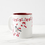 CHICKADEE u. ROTE BEEREN durch SHARON SHARPE Zweifarbige Tasse (Vorderseite Links)