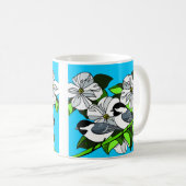 Chickadee unter Dogwood-Blume Kaffeetasse (VorderseiteRechts)