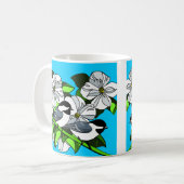 Chickadee unter Dogwood-Blume Kaffeetasse (Vorderseite Links)