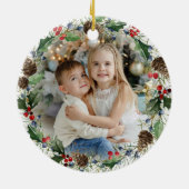 Chickadeon Pine Sprig Weihnachtsfest Foto Kranz Keramik Ornament (Hinten)