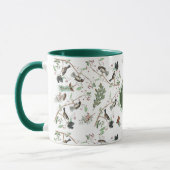 Chickadevögel Berries & Pinecones Mit Monogramm Tasse (Links)