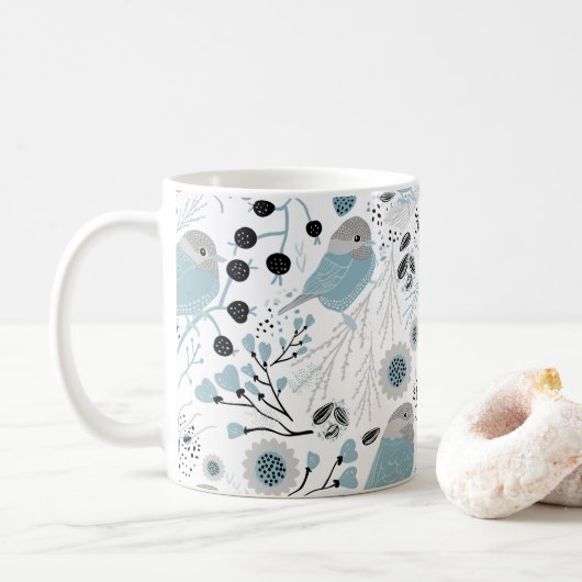 Chickadevögel Niedlich Blaue graue Blume Berries Kaffeetasse (Mit Donut)