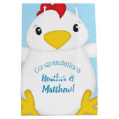 Chicken Baby Shower Blue Boy Mittlere Geschenktüte (Rückseite)