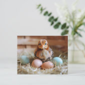 Chicken Next to Easter Nest with Colorful Eggs Postkarte (Stehend Vorderseite)