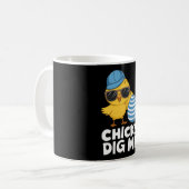 Chicks Dig Me Osterfest Die sonnige Eierjagd Kaffeetasse (Vorderseite Links)