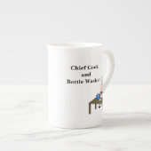 Chief Cook and Bottle Washer, with Cartoon Chief Porzellantasse (Vorderseite Rechts)