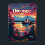 Chiemsee Deutschland Vintage Kunst Magnet<br><div class="desc">Eine charmante und nostalgische Darstellung des Chiemsees, eines wunderschönen Sees in Bayern, der für seine kristallklaren Gewässer und seine landschaftliche Umgebung bekannt ist. Das Design vereint die ruhige Schönheit des Sees mit Blick auf die Fraueninsel und Herreninsel mit historischen Gebäude wie der Frauenwörth Abtei und dem majestätischen Herrenchiemsee. Das Vintage...</div>