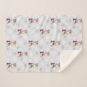 Chihuahua Chi Hund in Weihnachtsmannmütze Grau Sherpadecke