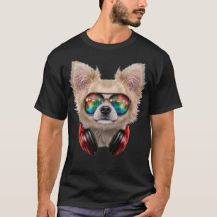 Chihuahua Dog als DJ mit Space Sunglass und T-Shirt