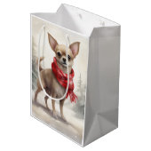 Chihuahua Dog in Schnee Weihnachten Mittlere Geschenktüte (Rückseite Schrägansicht)