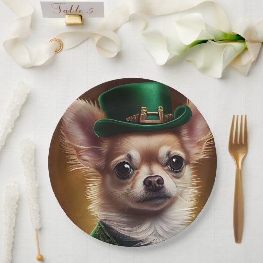 Chihuahua Dog in St. Patrick's Day Dress Pappteller (Hochzeit)