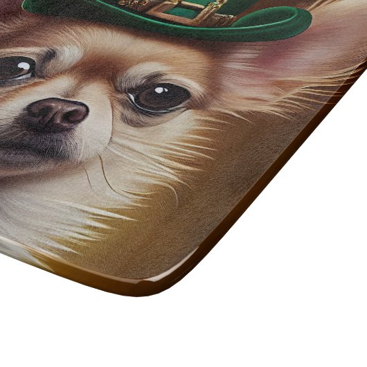 Chihuahua Dog in St. Patrick's Day Dress Schneidebrett (Ecke)