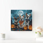 Chihuahua Halloween Spooky Quadratische Wanduhr (Zuhause)