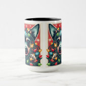 Chihuahua hat sich im Weihnachtslicht-Tasse-Cup Tasse (Zentrum)