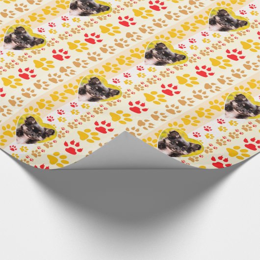 Chihuahua Heart Paw Prints Geschenkpapier (Ecke)