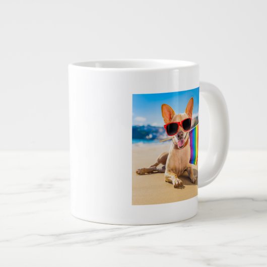 Chihuahua Hund am Strand Jumbo-Tasse (Vorderseite Rechts)