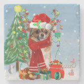 Chihuahua Hund im Schnee mit Weihnachtsgeschenken Steinuntersetzer (Vorderseite)
