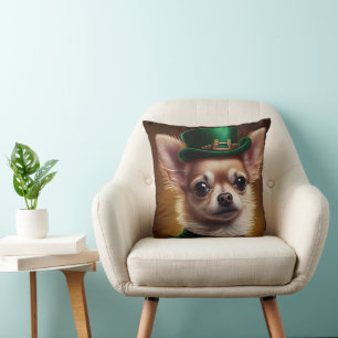Chihuahua-Hund im St. Patrick's Day-Kleid Kissen