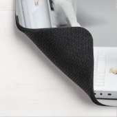 Chihuahua in den Bildschirm eines Laptops schauen Mousepad (Ecke)