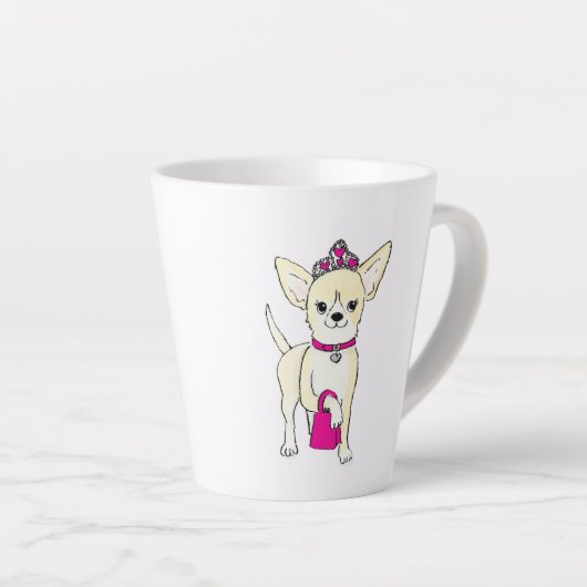 Chihuahua in einer latten Tiara-Tasse Milchtasse (Rechte Ecke)