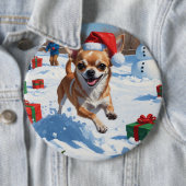 Chihuahua läuft in Schnee mit Weihnachtshut Button (Beispiel)