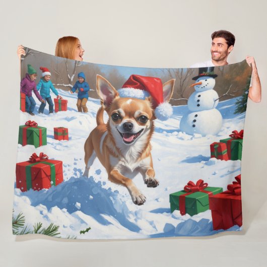 Chihuahua läuft in Schnee mit Weihnachtshut Fleecedecke (Beispiel)