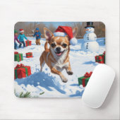 Chihuahua läuft in Schnee mit Weihnachtshut Mousepad (Mit Mouse)