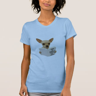 Chihuahua reading how to misbehave   T-Shirt