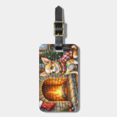 Chihuahua Sitting Fireplace with Christmas Lights Gepäckanhänger (Vorderseite vertikal)