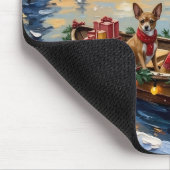 Chihuahua-Weihnachtsboot-Feiertag Mousepad (Ecke)