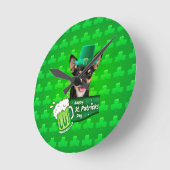 Chihuahua Welpe Dog St. Patrick's Day Green Clover Runde Wanduhr (Winkel)