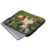 Chihuahua-Welpe mit Äpfeln Laptopschutzhülle (Vorne Knopf)