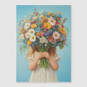 Child Holding a Lush Wildblume Bouquet Magneteinladung