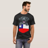 Chile Flag Black Labrador Retriever Dog In Pocket T-Shirt (Vorne ganz)