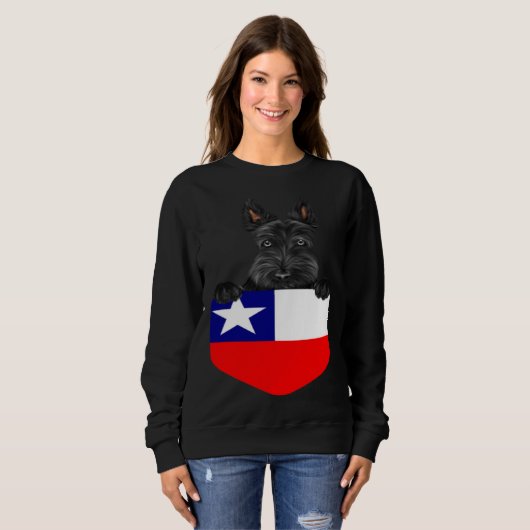 Chile Flag Scottish Terrier Dog In Pocket Sweatshirt (Vorne ganz)