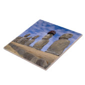 Chile, Osterinsel. Das 15 Moais bei Ahu Fliese (Seite)